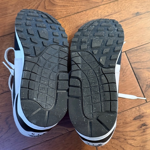 Nike White and Black Running Sneaker - Swoosh Accent - Picture 5 of 7